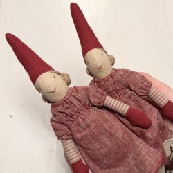 2 x Mini Nisse, str. 2 - Pige - R�d kjole.