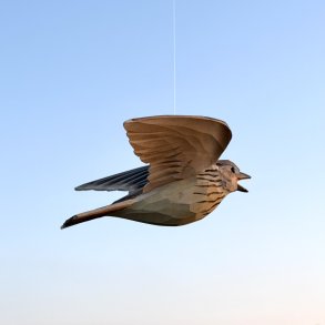 L�rke - flyvende - h�ndsk�ret tr�figur