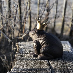Skulptur - stor tudse med krone
