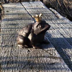 Skulptur - tudse med krone